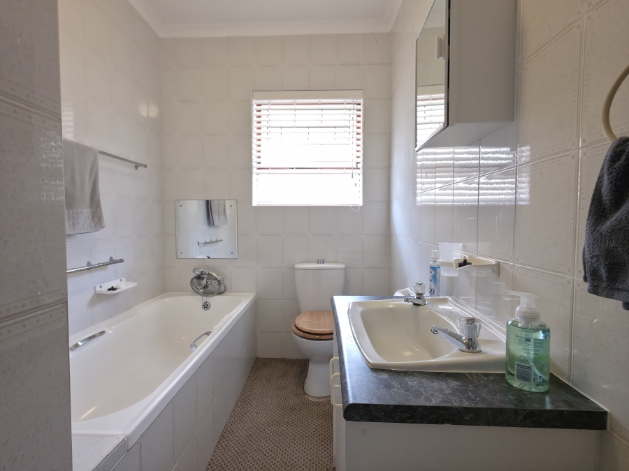 3 Bedroom Property for Sale in Wavecrest Eastern Cape